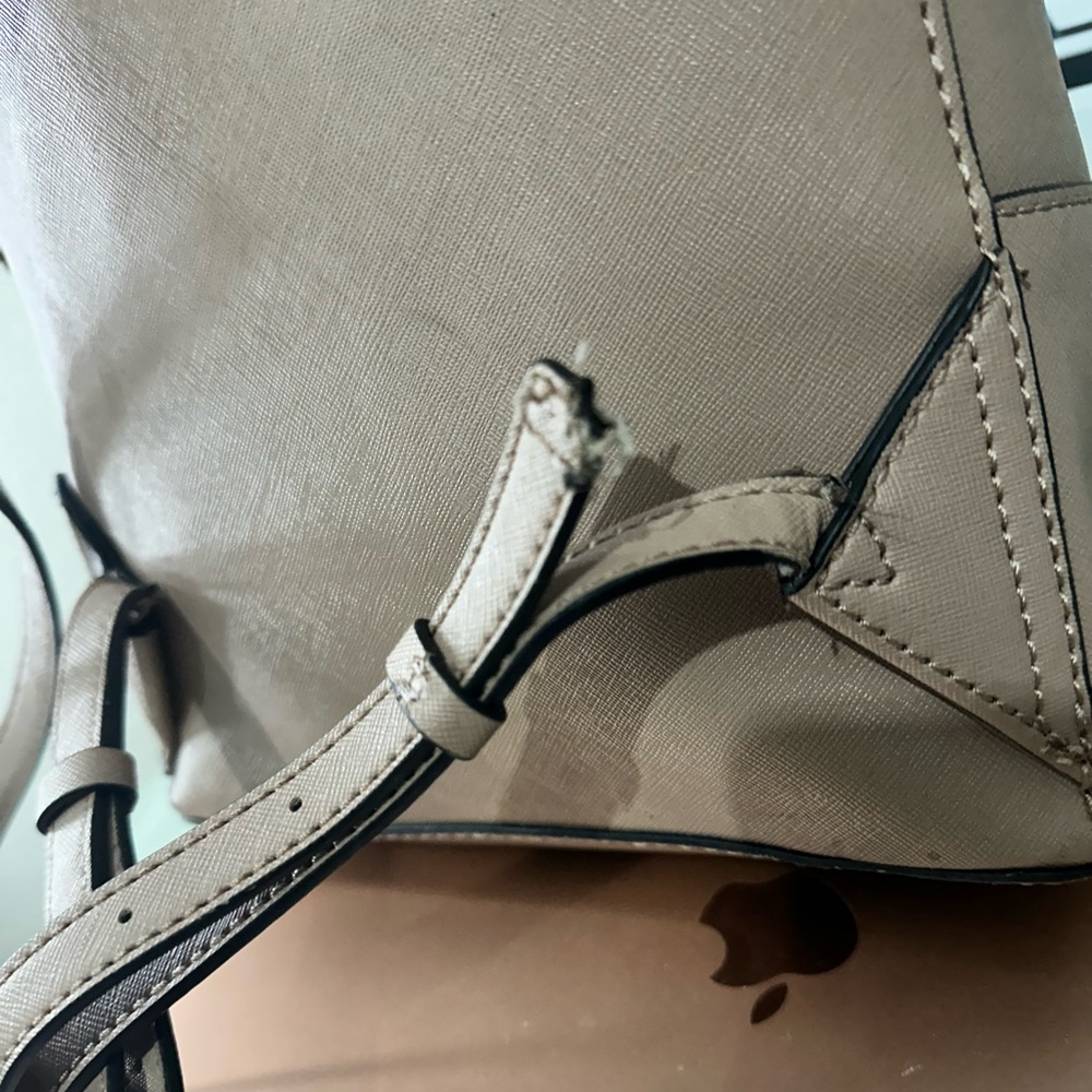 Guess Backpack - Picture 3 of 5